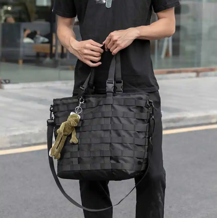 Bí quyết chọn tote bag nam phù hợp với mọi phong cách 1 Công dụng của túi tote bag nam