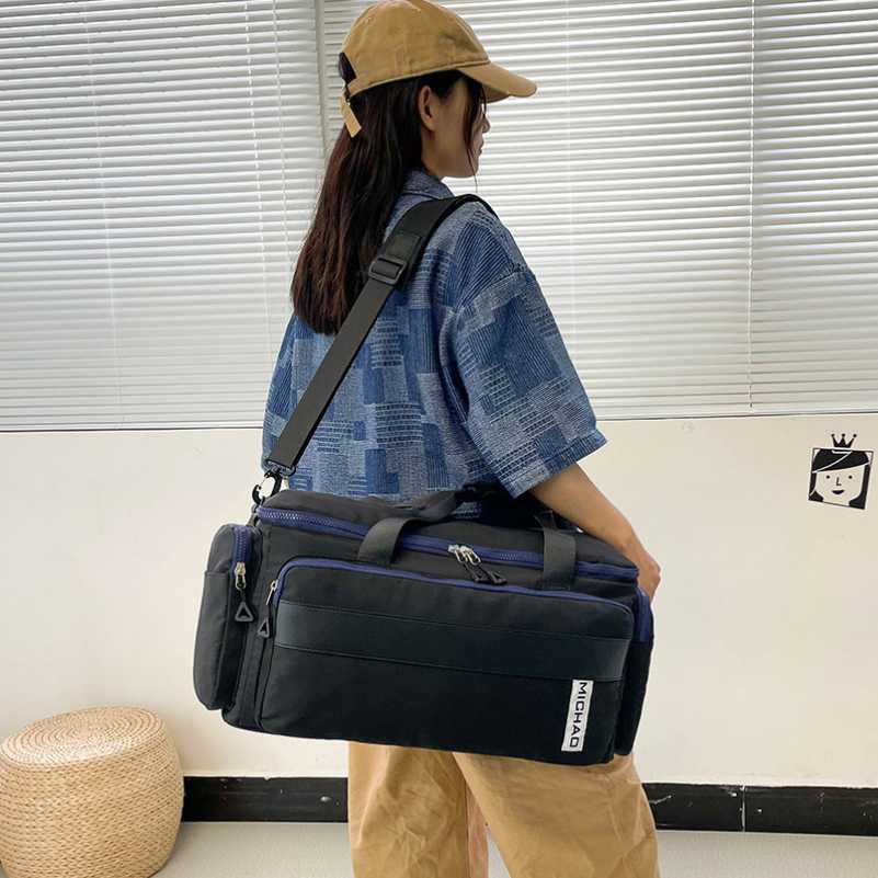 Top mẫu túi đeo chéo nhiều ngăn đi du lịch đáng mua nhất hiện nay 2 Túi mini chao