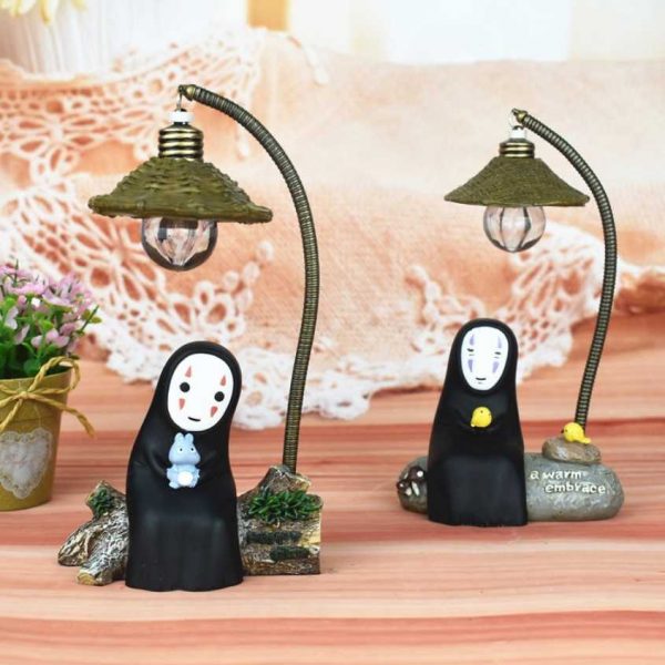 vô diện đèn ngồi đó