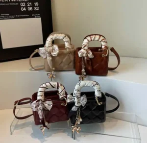 Túi hộp đi tiệc Bí quyết nâng tầm outfit dự tiệc của bạn
