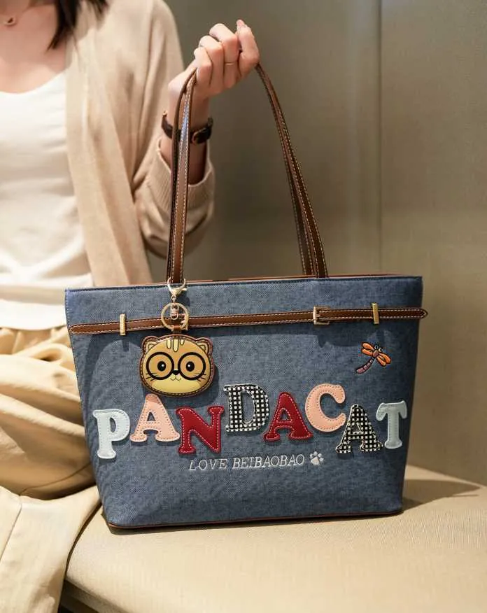 Tote panda cat