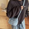Mini jean viền chỉ 12 85 11