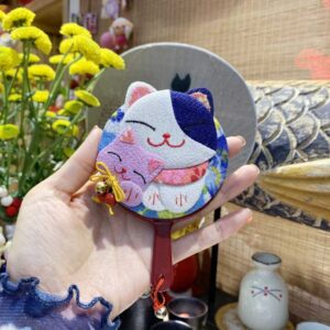 Gương mèo may mắn