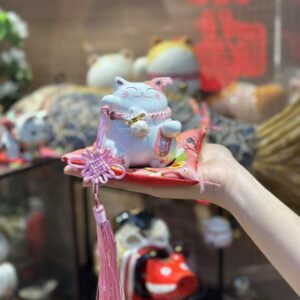 Mèo may mắn tua rua
