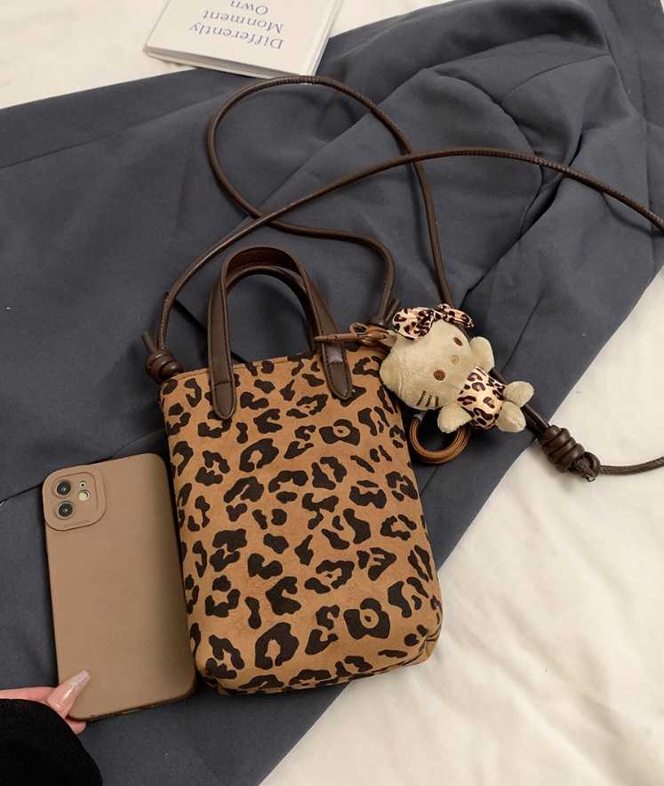 Túi DB kèm móc khóa mèo kitty 8 Túi DB kèm móc khóa mèo kitty - Ảnh 8