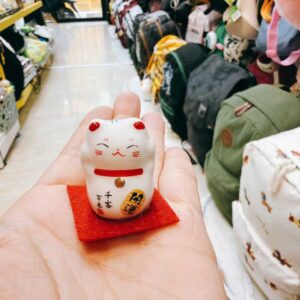 Mèo may mắn tí hon