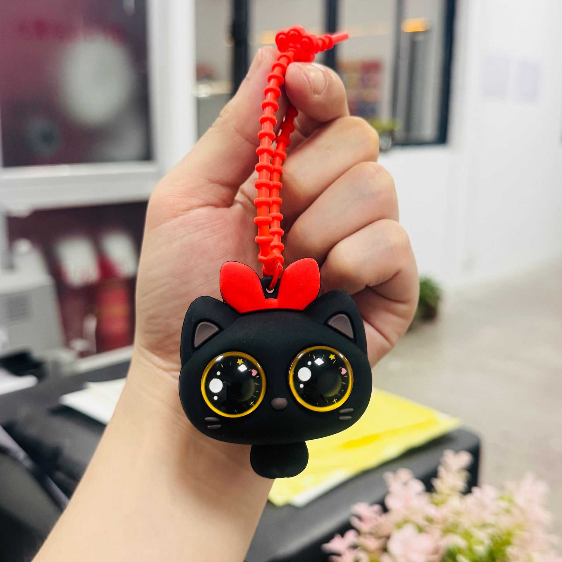 Móc khóa mèo đen bóp 1 cái là mắt lồi ra nha 2 1 9