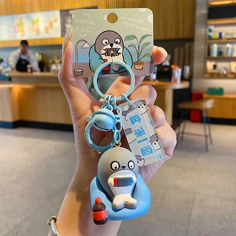 Móc khóa cá mập chơi game uống coca