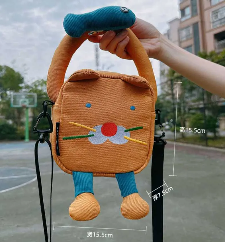 Mini mèo cầm cá 3 Mini mèo cầm cá - Ảnh 3
