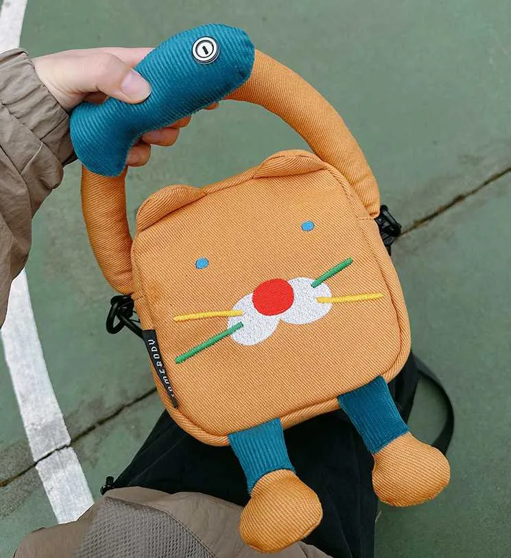 Mini mèo cầm cá 5 Mini mèo cầm cá - Ảnh 5