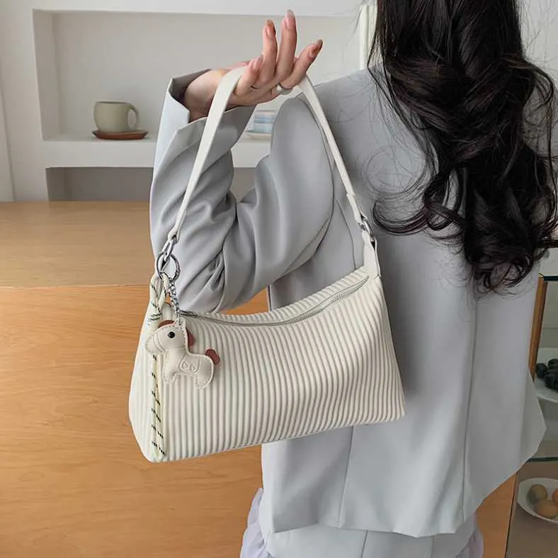 Kẹp nách da vân 5 Kẹp nách da vân - Ảnh 5