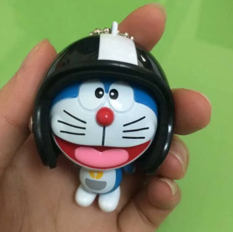 Móc khóa doreamon đội nón bảo hiểm