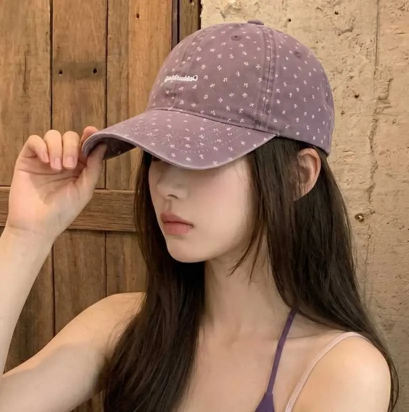 Nón lưỡi chai họa tiết lá