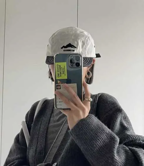 Nón lưỡi ngắn đen trắng